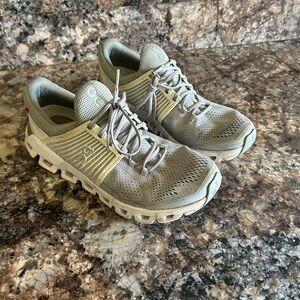 On Running Men's Gray Running Shoes